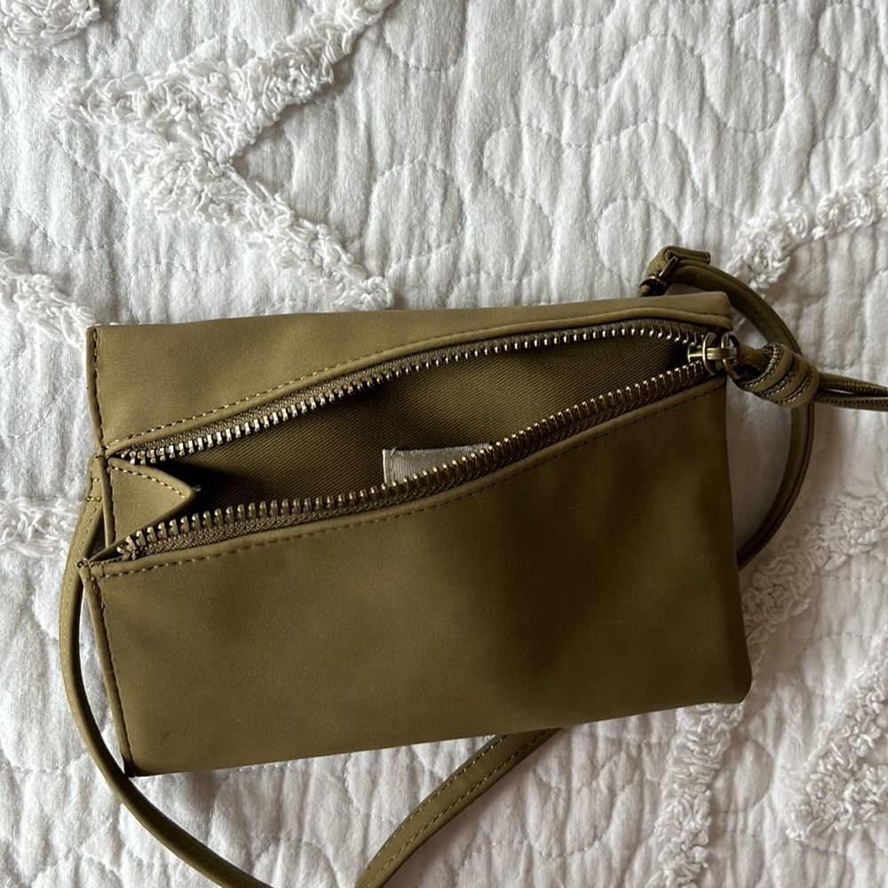 Universal Thread Purse - Picture 5 of 5